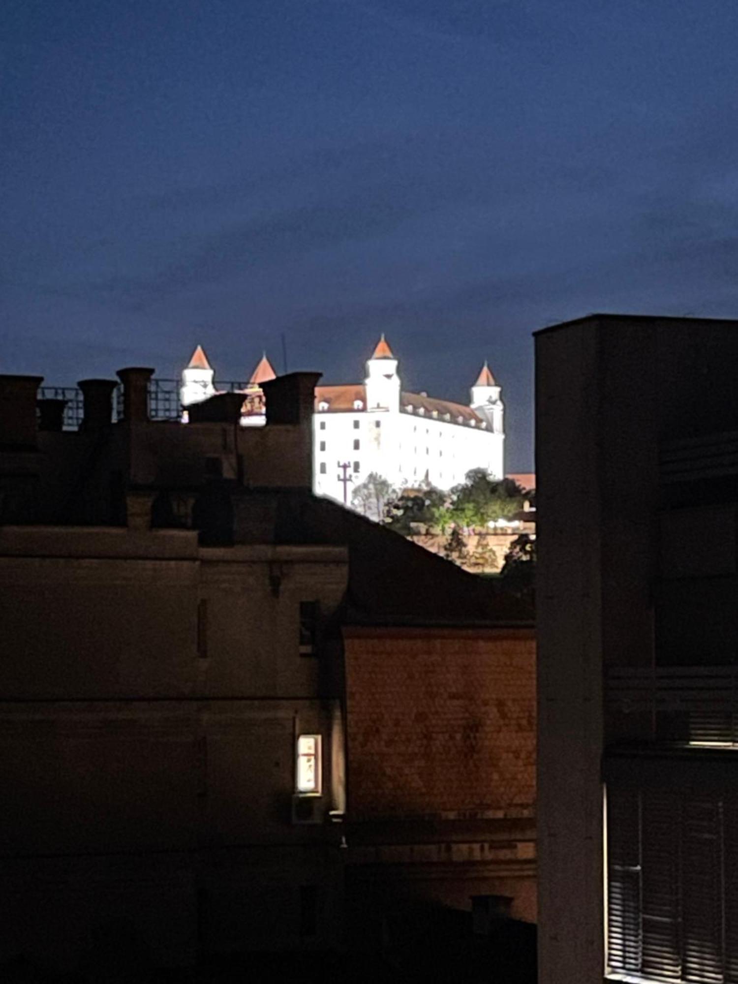 Old Town Apartment Black Μπρατισλάβα Εξωτερικό φωτογραφία