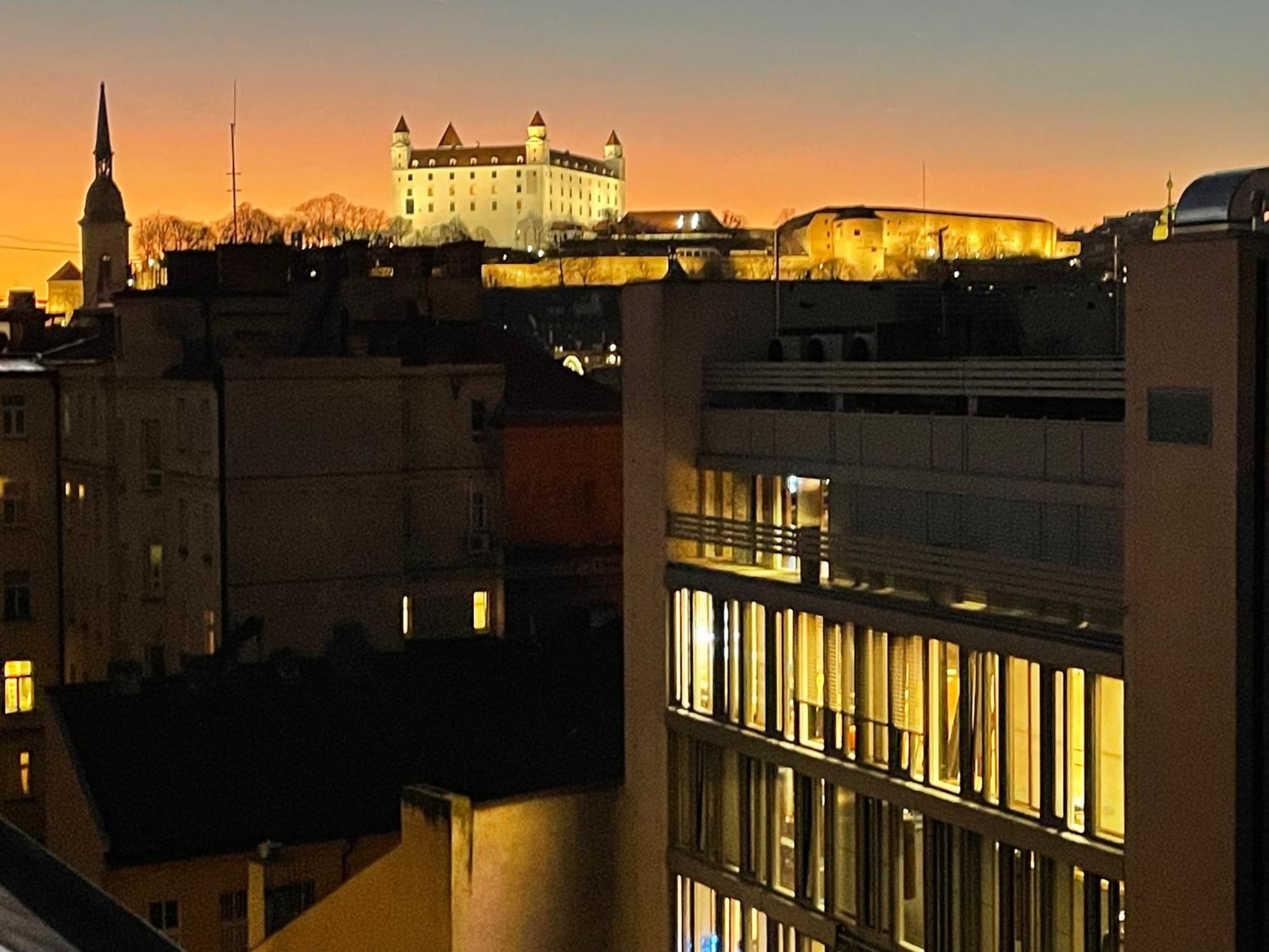 Old Town Apartment Black Μπρατισλάβα Εξωτερικό φωτογραφία